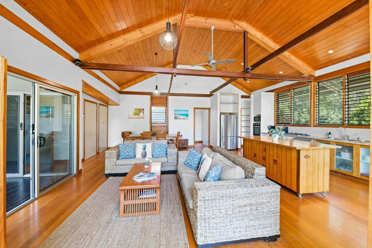 Serenity - Mudjimba - Pet Friendly Holiday Home